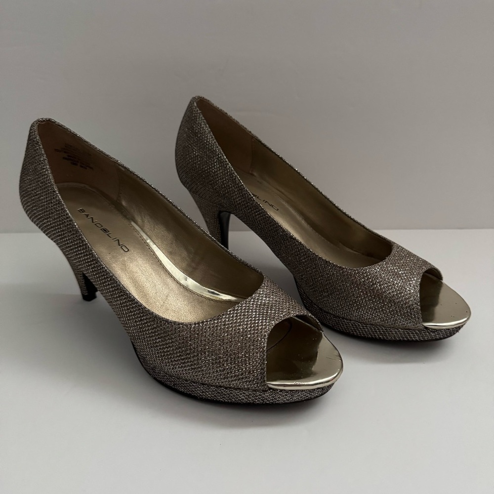 Bandolino Women's Gold/Silver Peep Toe 3" Heels, size 6.5